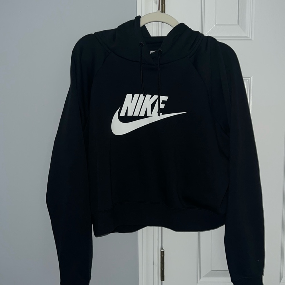 Cropped Nike hoodie